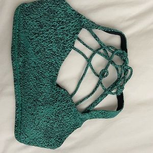 Lululemon sports bra size 6